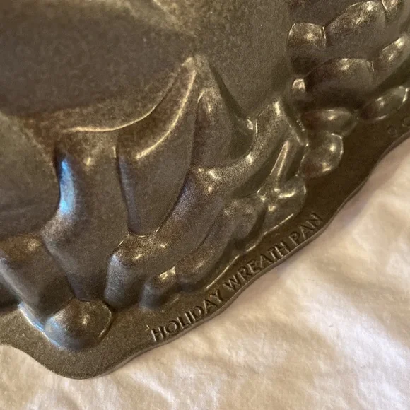 Nordic Ware holiday Wreath Bundt Cake Pan